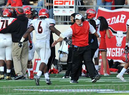 Thumbnail 1 in Midway vs. Cedar Hill (UIL 5A Division 2 Region1 Final) photogallery.