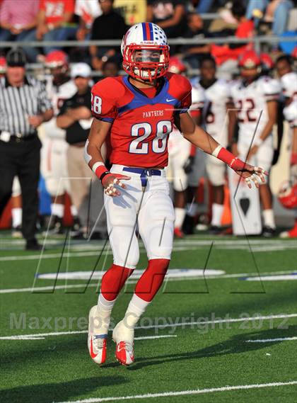 Thumbnail 1 in Midway vs. Cedar Hill (UIL 5A Division 2 Region1 Final) photogallery.