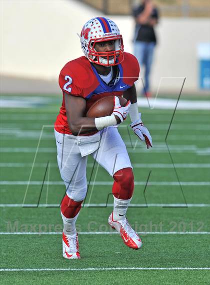 Thumbnail 1 in Midway vs. Cedar Hill (UIL 5A Division 2 Region1 Final) photogallery.