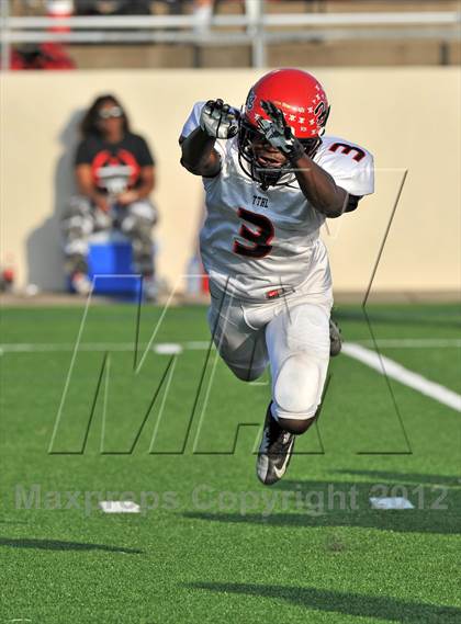 Thumbnail 2 in Midway vs. Cedar Hill (UIL 5A Division 2 Region1 Final) photogallery.