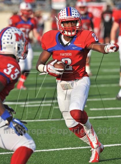 Thumbnail 2 in Midway vs. Cedar Hill (UIL 5A Division 2 Region1 Final) photogallery.