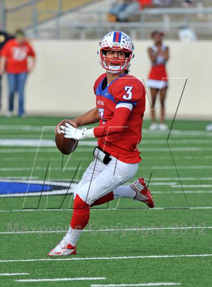 Thumbnail 1 in Midway vs. Cedar Hill (UIL 5A Division 2 Region1 Final) photogallery.