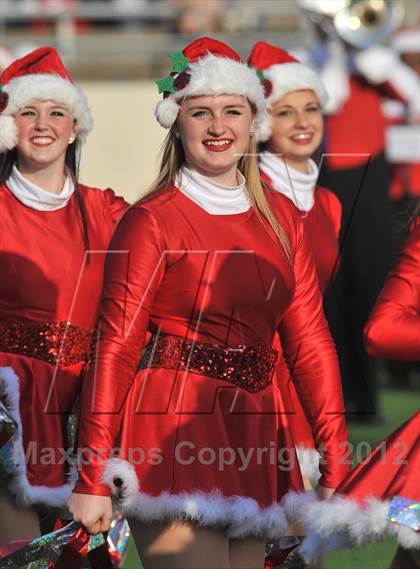 Thumbnail 1 in Midway vs. Cedar Hill (UIL 5A Division 2 Region1 Final) photogallery.