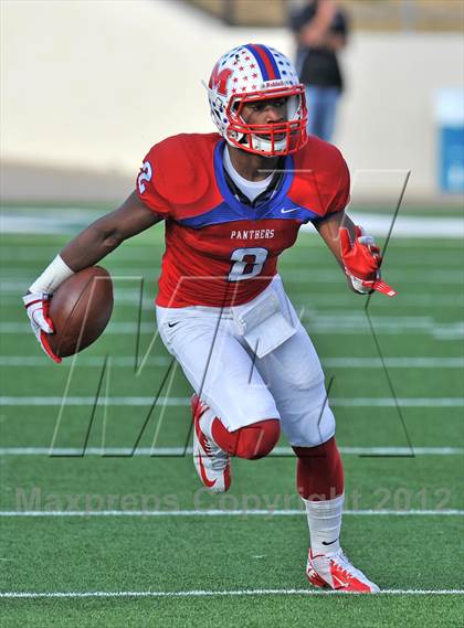 Thumbnail 2 in Midway vs. Cedar Hill (UIL 5A Division 2 Region1 Final) photogallery.