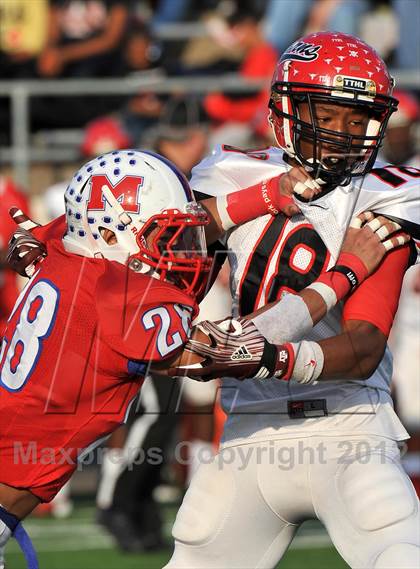 Thumbnail 2 in Midway vs. Cedar Hill (UIL 5A Division 2 Region1 Final) photogallery.