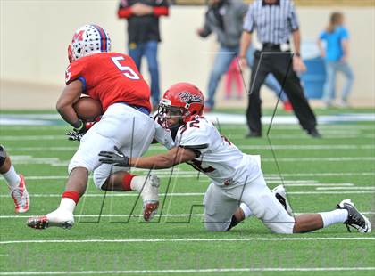Thumbnail 1 in Midway vs. Cedar Hill (UIL 5A Division 2 Region1 Final) photogallery.