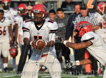 Thumbnail 1 in Midway vs. Cedar Hill (UIL 5A Division 2 Region1 Final) photogallery.