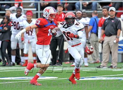 Thumbnail 3 in Midway vs. Cedar Hill (UIL 5A Division 2 Region1 Final) photogallery.