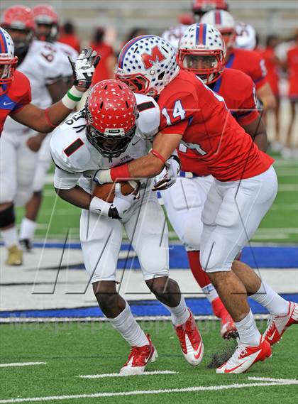 Thumbnail 2 in Midway vs. Cedar Hill (UIL 5A Division 2 Region1 Final) photogallery.