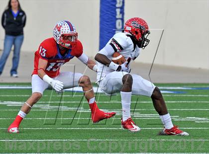 Thumbnail 3 in Midway vs. Cedar Hill (UIL 5A Division 2 Region1 Final) photogallery.