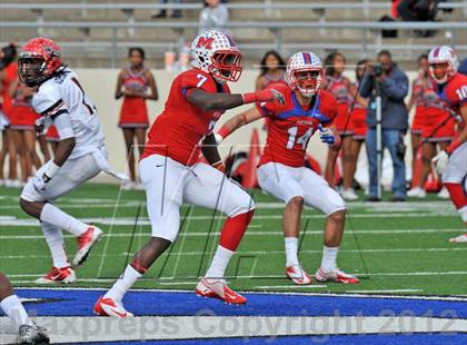 Thumbnail 1 in Midway vs. Cedar Hill (UIL 5A Division 2 Region1 Final) photogallery.