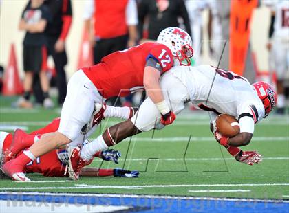 Thumbnail 2 in Midway vs. Cedar Hill (UIL 5A Division 2 Region1 Final) photogallery.