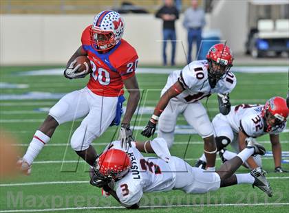 Thumbnail 3 in Midway vs. Cedar Hill (UIL 5A Division 2 Region1 Final) photogallery.