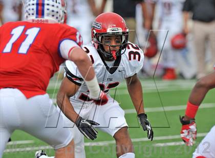 Thumbnail 2 in Midway vs. Cedar Hill (UIL 5A Division 2 Region1 Final) photogallery.