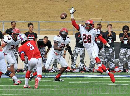 Thumbnail 3 in Midway vs. Cedar Hill (UIL 5A Division 2 Region1 Final) photogallery.