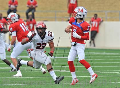 Thumbnail 3 in Midway vs. Cedar Hill (UIL 5A Division 2 Region1 Final) photogallery.