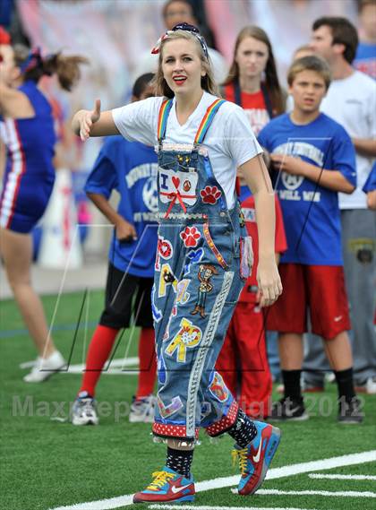 Thumbnail 1 in Midway vs. Cedar Hill (UIL 5A Division 2 Region1 Final) photogallery.