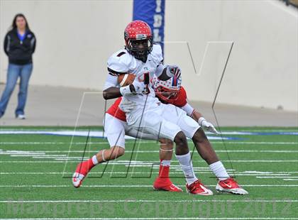 Thumbnail 1 in Midway vs. Cedar Hill (UIL 5A Division 2 Region1 Final) photogallery.