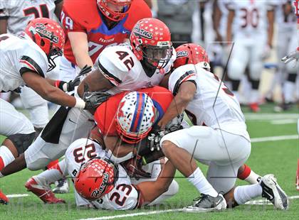 Thumbnail 2 in Midway vs. Cedar Hill (UIL 5A Division 2 Region1 Final) photogallery.