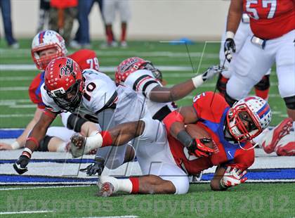 Thumbnail 3 in Midway vs. Cedar Hill (UIL 5A Division 2 Region1 Final) photogallery.