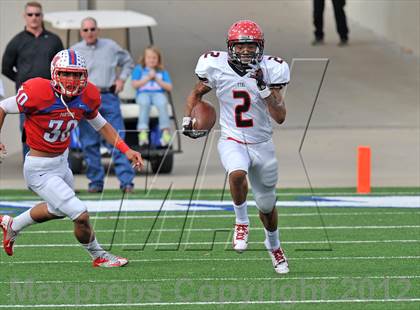 Thumbnail 2 in Midway vs. Cedar Hill (UIL 5A Division 2 Region1 Final) photogallery.