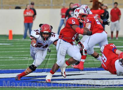 Thumbnail 2 in Midway vs. Cedar Hill (UIL 5A Division 2 Region1 Final) photogallery.