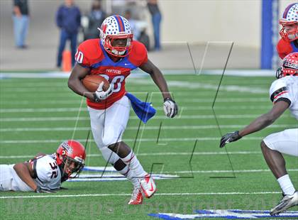 Thumbnail 3 in Midway vs. Cedar Hill (UIL 5A Division 2 Region1 Final) photogallery.