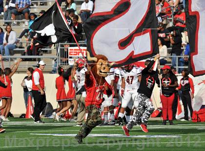 Thumbnail 3 in Midway vs. Cedar Hill (UIL 5A Division 2 Region1 Final) photogallery.