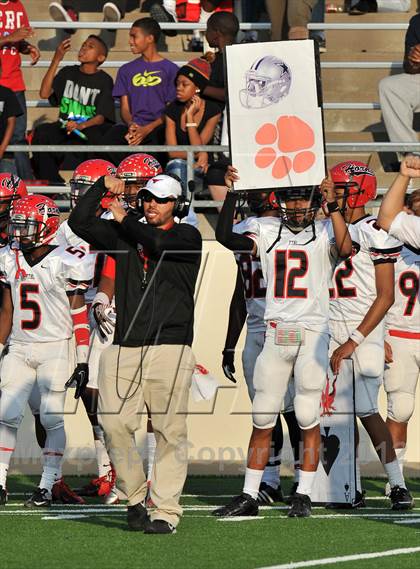 Thumbnail 1 in Midway vs. Cedar Hill (UIL 5A Division 2 Region1 Final) photogallery.