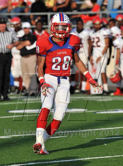 Thumbnail 2 in Midway vs. Cedar Hill (UIL 5A Division 2 Region1 Final) photogallery.
