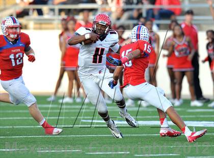 Thumbnail 3 in Midway vs. Cedar Hill (UIL 5A Division 2 Region1 Final) photogallery.