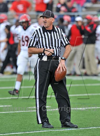 Thumbnail 2 in Midway vs. Cedar Hill (UIL 5A Division 2 Region1 Final) photogallery.