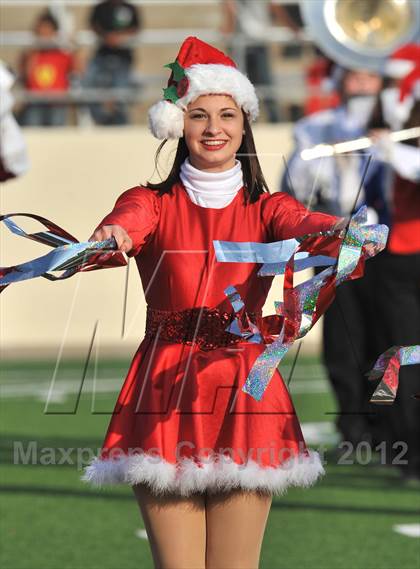 Thumbnail 3 in Midway vs. Cedar Hill (UIL 5A Division 2 Region1 Final) photogallery.