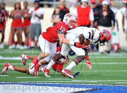 Thumbnail 1 in Midway vs. Cedar Hill (UIL 5A Division 2 Region1 Final) photogallery.