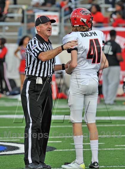 Thumbnail 1 in Midway vs. Cedar Hill (UIL 5A Division 2 Region1 Final) photogallery.