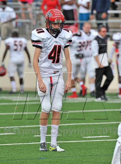 Thumbnail 1 in Midway vs. Cedar Hill (UIL 5A Division 2 Region1 Final) photogallery.