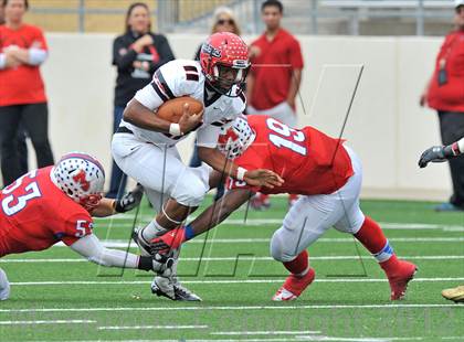 Thumbnail 1 in Midway vs. Cedar Hill (UIL 5A Division 2 Region1 Final) photogallery.