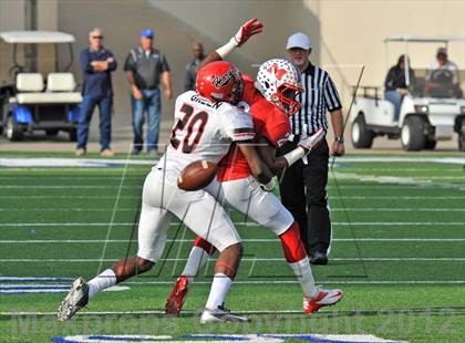 Thumbnail 2 in Midway vs. Cedar Hill (UIL 5A Division 2 Region1 Final) photogallery.