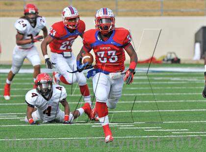 Thumbnail 1 in Midway vs. Cedar Hill (UIL 5A Division 2 Region1 Final) photogallery.
