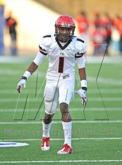 Thumbnail 3 in Midway vs. Cedar Hill (UIL 5A Division 2 Region1 Final) photogallery.