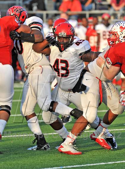 Thumbnail 3 in Midway vs. Cedar Hill (UIL 5A Division 2 Region1 Final) photogallery.