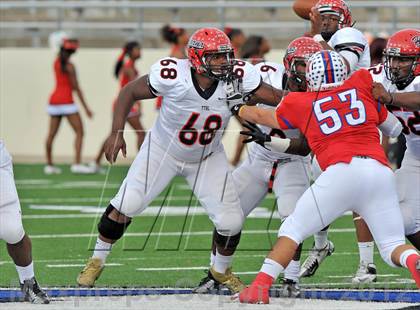 Thumbnail 1 in Midway vs. Cedar Hill (UIL 5A Division 2 Region1 Final) photogallery.