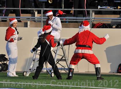 Thumbnail 2 in Midway vs. Cedar Hill (UIL 5A Division 2 Region1 Final) photogallery.