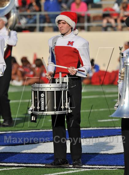 Thumbnail 1 in Midway vs. Cedar Hill (UIL 5A Division 2 Region1 Final) photogallery.