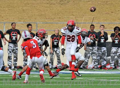 Thumbnail 1 in Midway vs. Cedar Hill (UIL 5A Division 2 Region1 Final) photogallery.