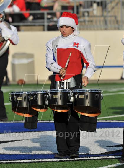 Thumbnail 3 in Midway vs. Cedar Hill (UIL 5A Division 2 Region1 Final) photogallery.