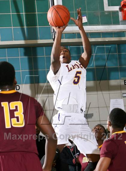 Thumbnail 3 in Mt. Vernon vs. Bishop Loughlin (7th Annual Ruker Christmas Classic) photogallery.
