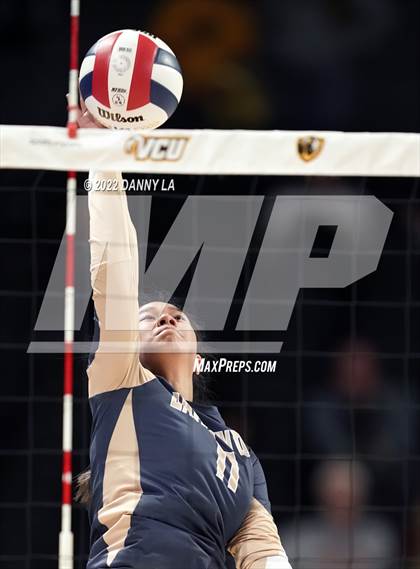 Thumbnail 2 in Grafton @ James Wood (VHSL Class 4 State Final) photogallery.