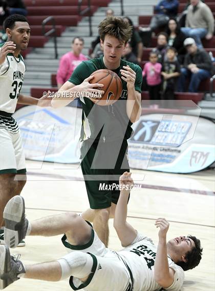 Thumbnail 3 in Edison vs. Murrieta Mesa (Rancho Mirage Holiday Invitational) photogallery.