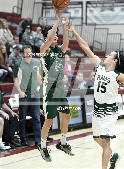 Thumbnail 1 in Edison vs. Murrieta Mesa (Rancho Mirage Holiday Invitational) photogallery.